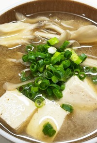 簡単✱10分で！舞茸と豆腐のお味噌汁