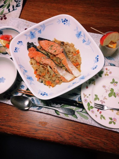 秋鮭の洋風スープ煮の写真