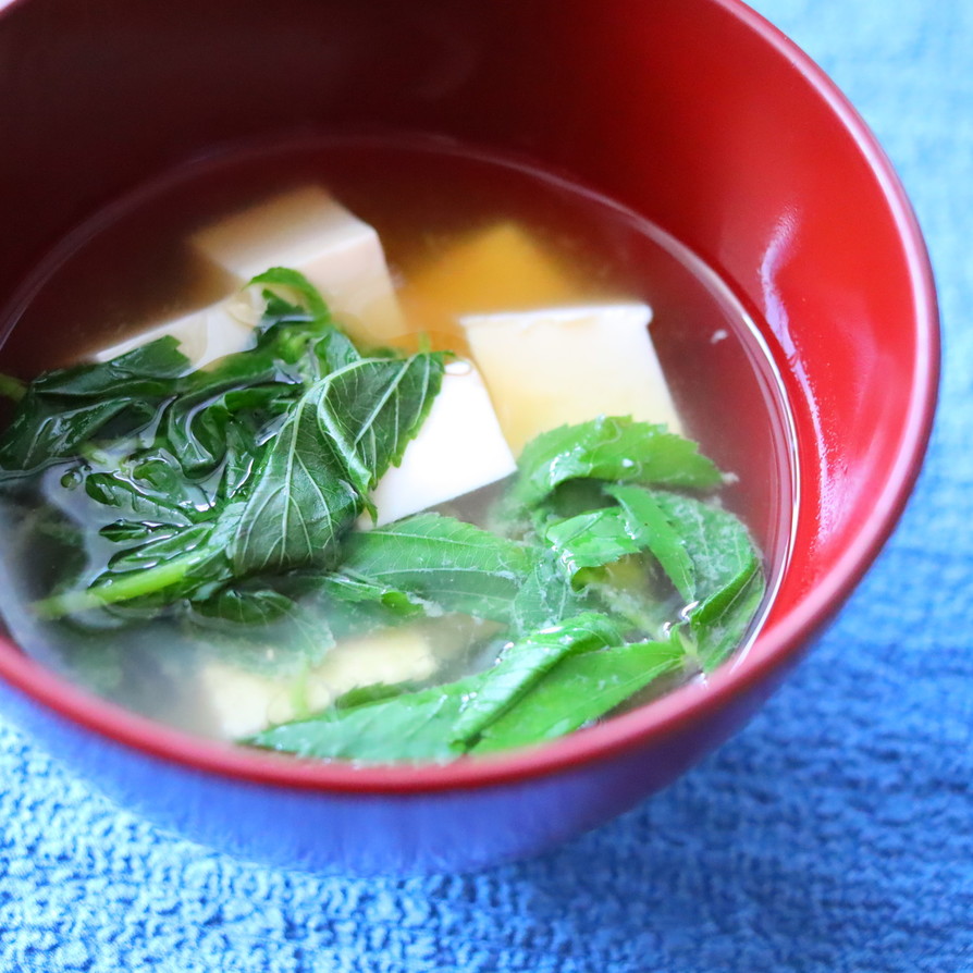 モロヘイヤと豆腐のシンプル味噌汁の画像