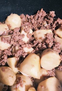 里芋とひき肉の煮物