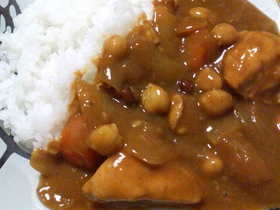 お豆たっぷりジューシーチキンカレー