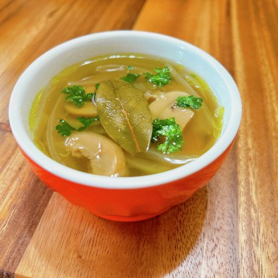 水煮マッシュルームと玉ねぎの簡単スープの写真