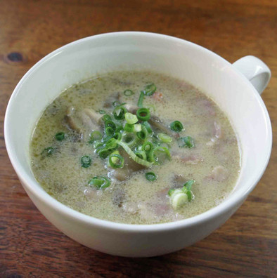 舞茸とベーコンの豆乳味噌スープの写真