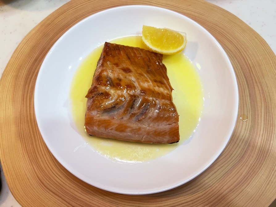 秋鮭のこんぶ茶塩焼き＋溶かしバターレモンの画像