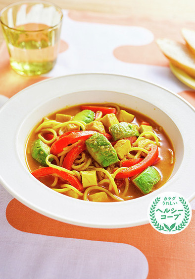 彩り野菜とパスタのカレースープの写真