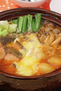 コクうま☆鮭のチーズタッカルビ風キムチ鍋
