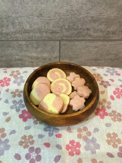 桜のアイスボックス&型抜きクッキーの写真