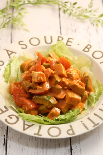 簡単！アボカド豆腐トマトのピリ辛サラダの写真