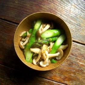 アスパラとしめじのシンプル炒め