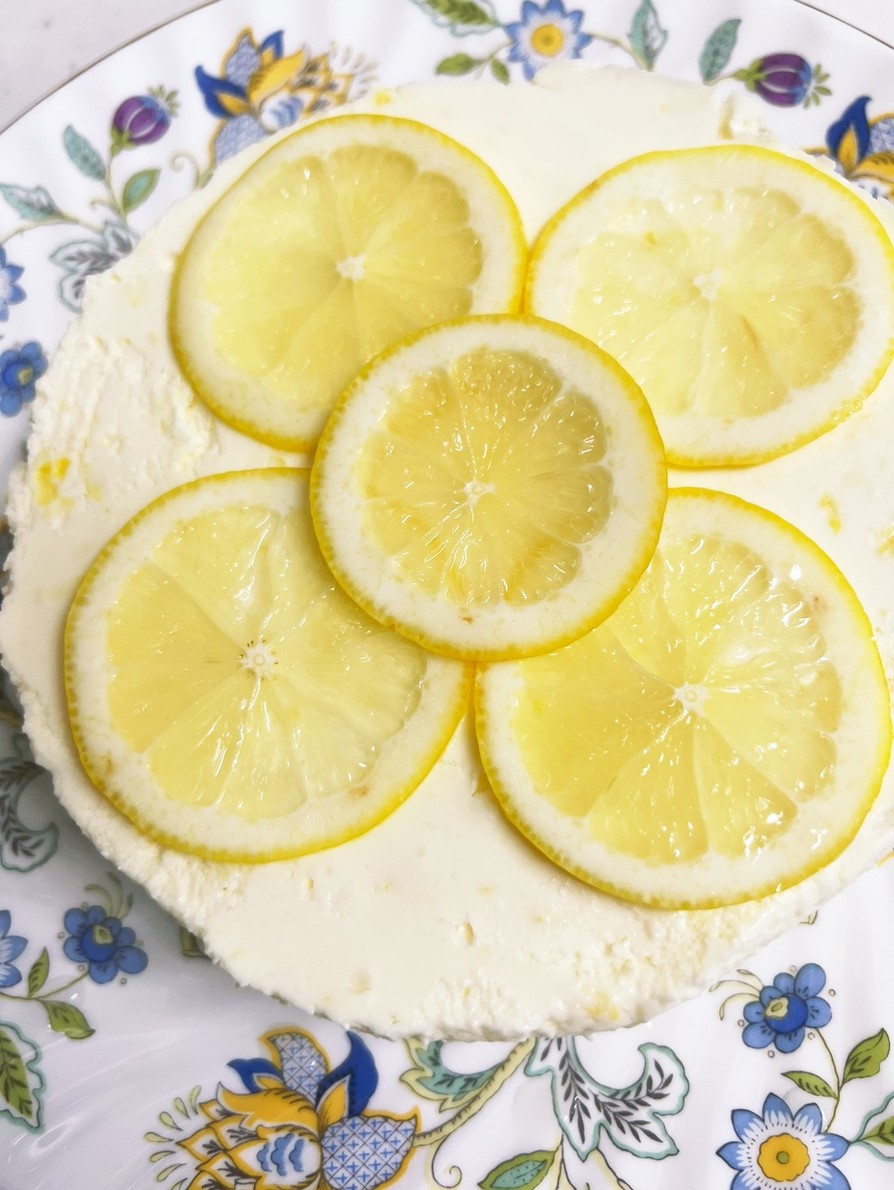 軽い甘酸っぱいレモンレアチーズケーキの画像
