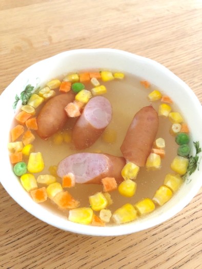 ソーセージとミックスベジタブルのスープの写真