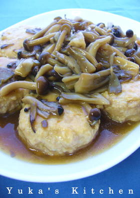 ヘルシー豆腐バーグとキノコのオイスター煮