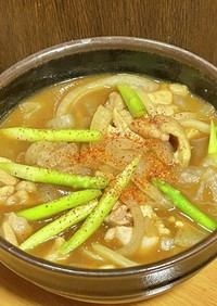 簡単・鶏もも肉と玉ねぎのカレーうどん