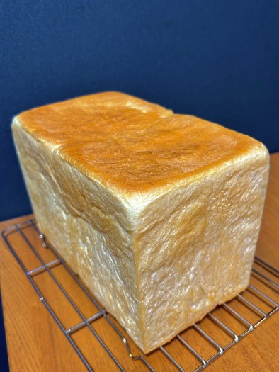 甘麹を使った角食パン。安い粉でも旨くなるの写真