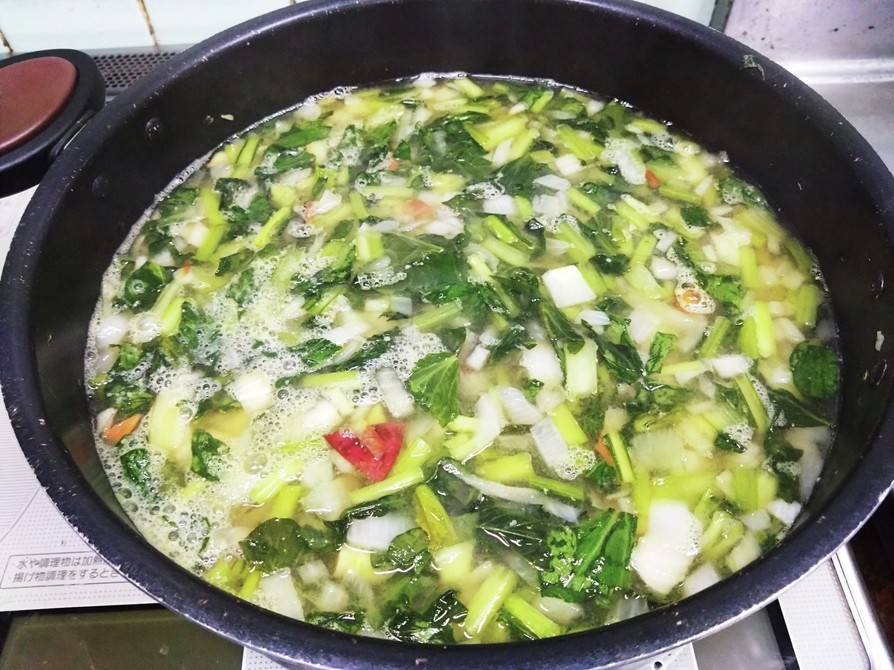 小松菜とさつまいもの味噌汁の画像