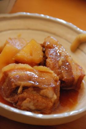 こっくり、とろとろ煮込んだ豚バラ