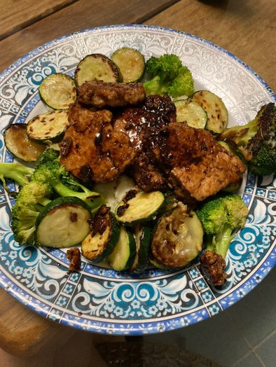 緑野菜と鶏ミンチのバルサミコ酢和えの写真