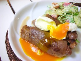 牛肉のアスパラチーズ巻きたまご添え