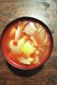 ベーコン白菜エリンギトマトコンソメスープ