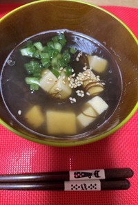 高野豆腐と生もずくのスープ（給食風）