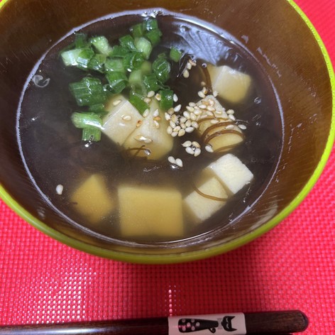 高野豆腐と生もずくのスープ（給食風）