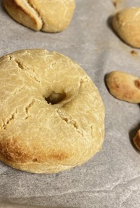 米粉成形パン(小麦、卵、乳不使用)