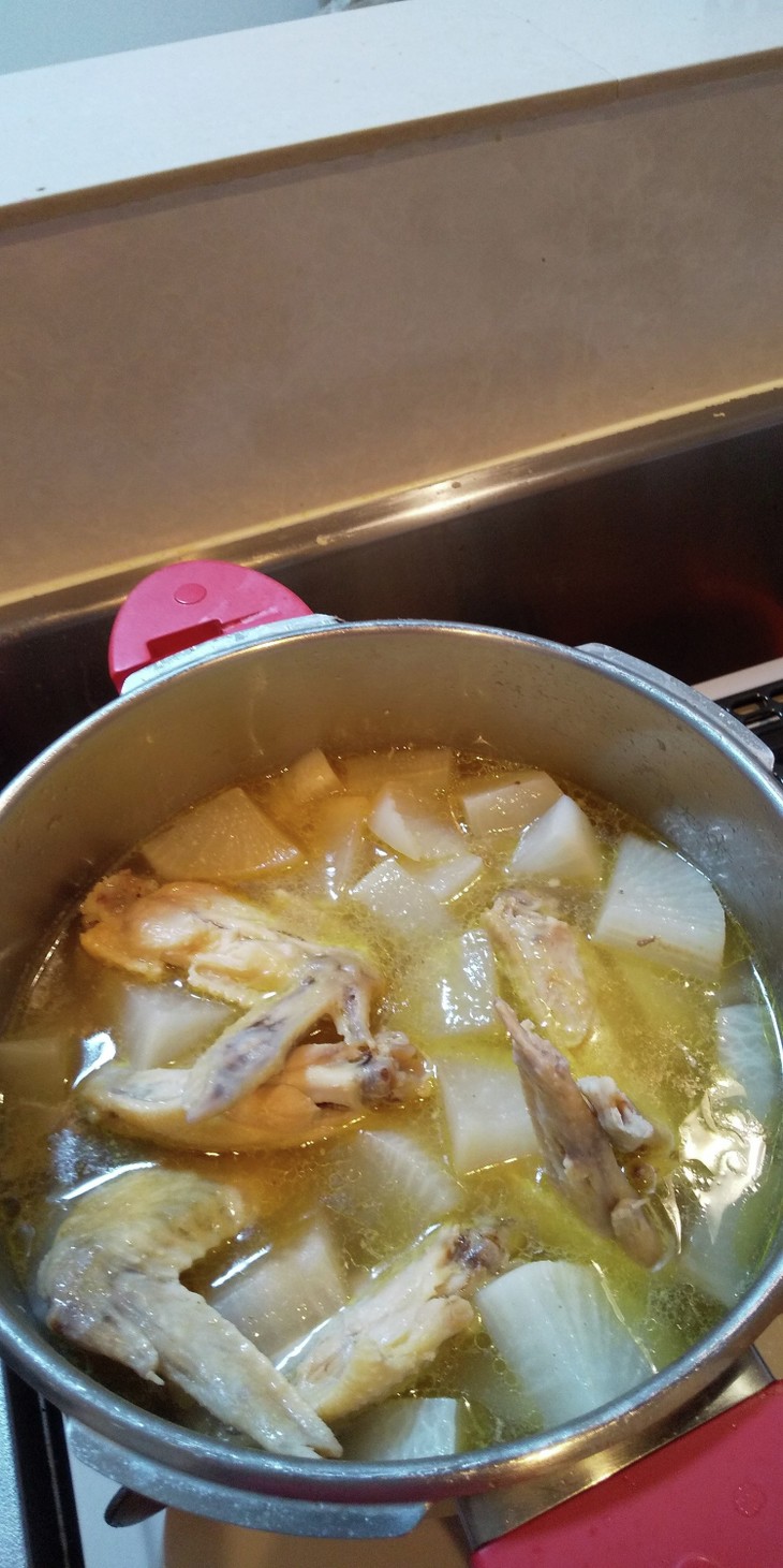 コラーゲン！セロリと塩麹と手羽先のスープの画像