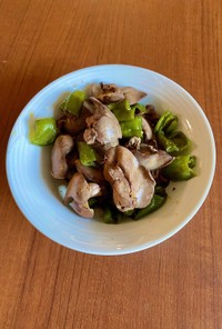 鶏肝と万願寺の炒め物