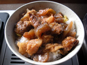 キャァ～、な牛スジ煮込み