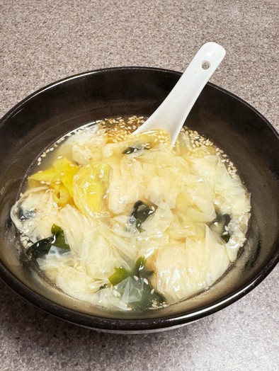 超即席！湯葉とわかめのワンタン中華スープの写真