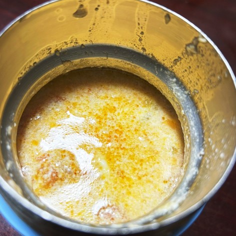 簡単ピリ辛トマトと卵、牛乳スープ