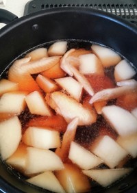 八方汁で作る手羽元と大根のスープ