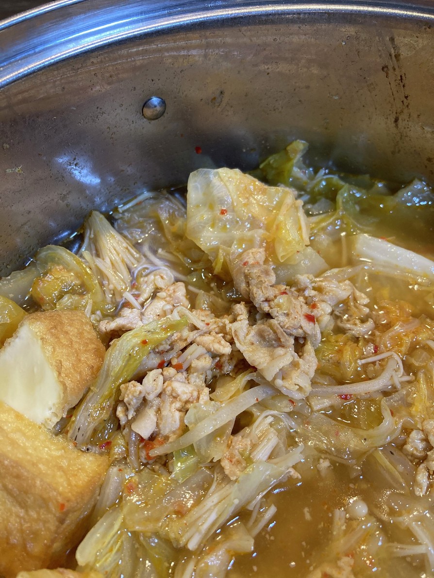 豚肉キムチ鍋のスープの画像