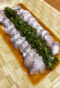 刺身太刀魚の炙り　ニラ中華ソース