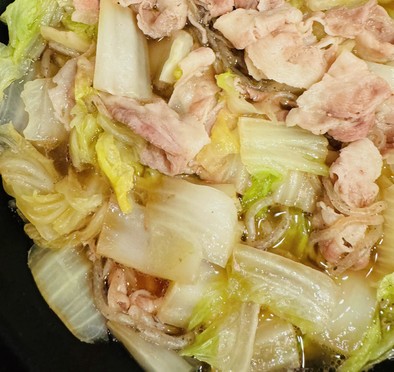 めんつゆで簡単♪白菜と豚バラの優しい煮物の写真