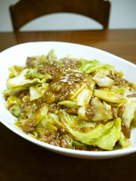 キャベツと挽き肉のピリ辛オイスター炒め♪