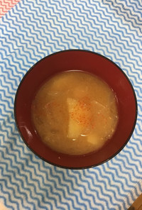 今朝の味噌汁/ジャガイモと玉ねぎ