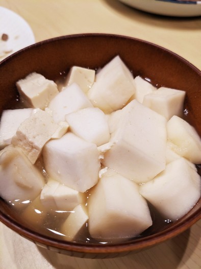 白はんぺんと木綿豆腐の味噌汁の写真