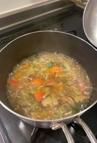 残り野菜で簡単コンソメスープ