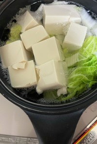 白菜と豆腐だけ湯豆腐！