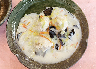 ふわふわ鶏団子と白菜のクリーム煮の画像