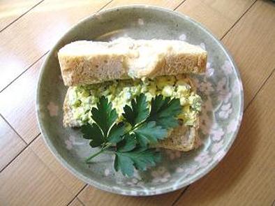 懐かしい給食の味☆卵きゅうりサンドイッチの写真