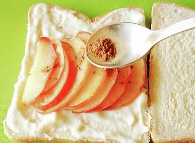 りんご★クリームチーズ★食パン★朝食の写真