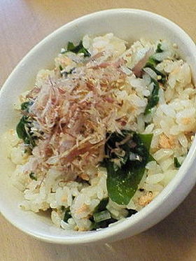 混ぜるだけ☆鮭わかめごはん