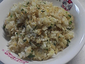 シラスと大根の葉のチャーハン