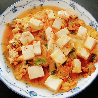 豆腐とキムチの卵とじの写真