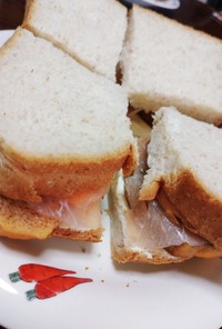 柿と生ハムのサンドイッチ