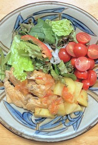 鶏手羽中とジャガ芋と玉ネギのトマト煮