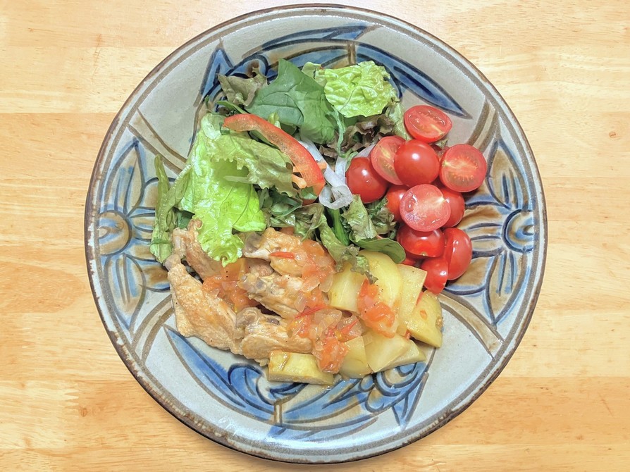 鶏手羽中とジャガ芋と玉ネギのトマト煮の画像