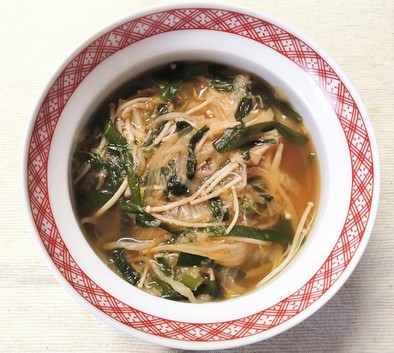 簡単✿ニラと もやし エノキの中華スープの写真